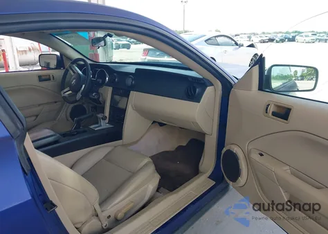 2005 Ford Mustang V6 Deluxe/V6 Premium из США, поврежденный, VIN 1ZVFT80N655176666